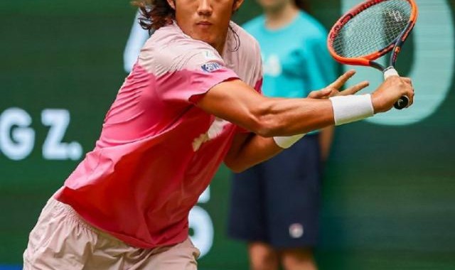 官方网站-张奔斗：张之臻上演神奇2比5，再入巡回赛4强！