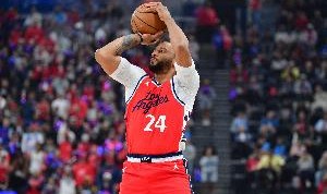 从海史密斯那得到24号球衣！鲍威尔：我们进行了沟通 我花了点钱