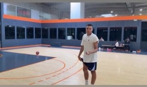 神龟尖叫！姆巴佩挑战连进3个3分球，梅开二度后戴帽失败痛苦大喊