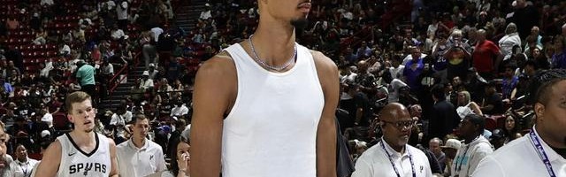 官方网站-名记：文班亚马近日参与了一些全场比赛 表现相当出色